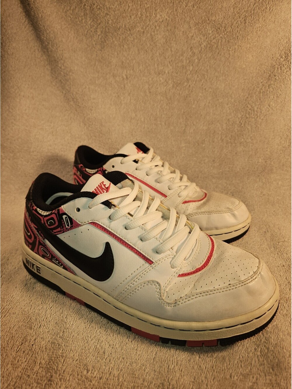 NIKE AIR PRESTIGE III Low White Pink 394878-100 YOUTH SIZE 5.5 TIKI MAN